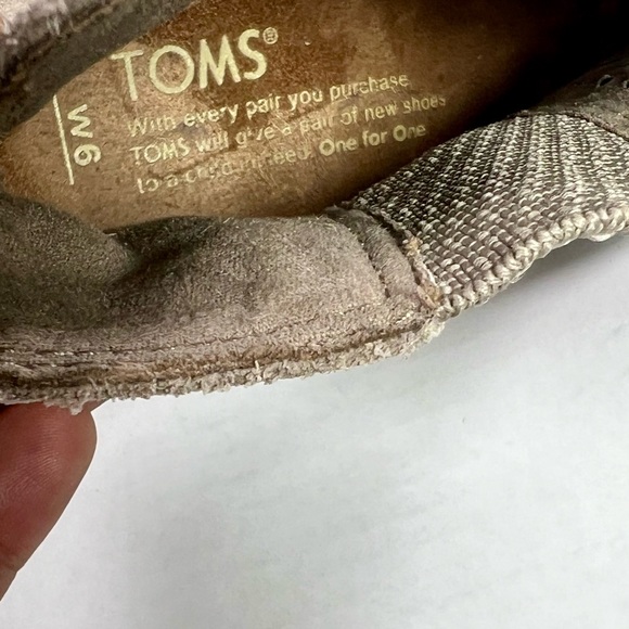 Toms | Women's Majorca Peep Toe Perf Suede Desert Taupe Size 6 - Picture 10 of 11
